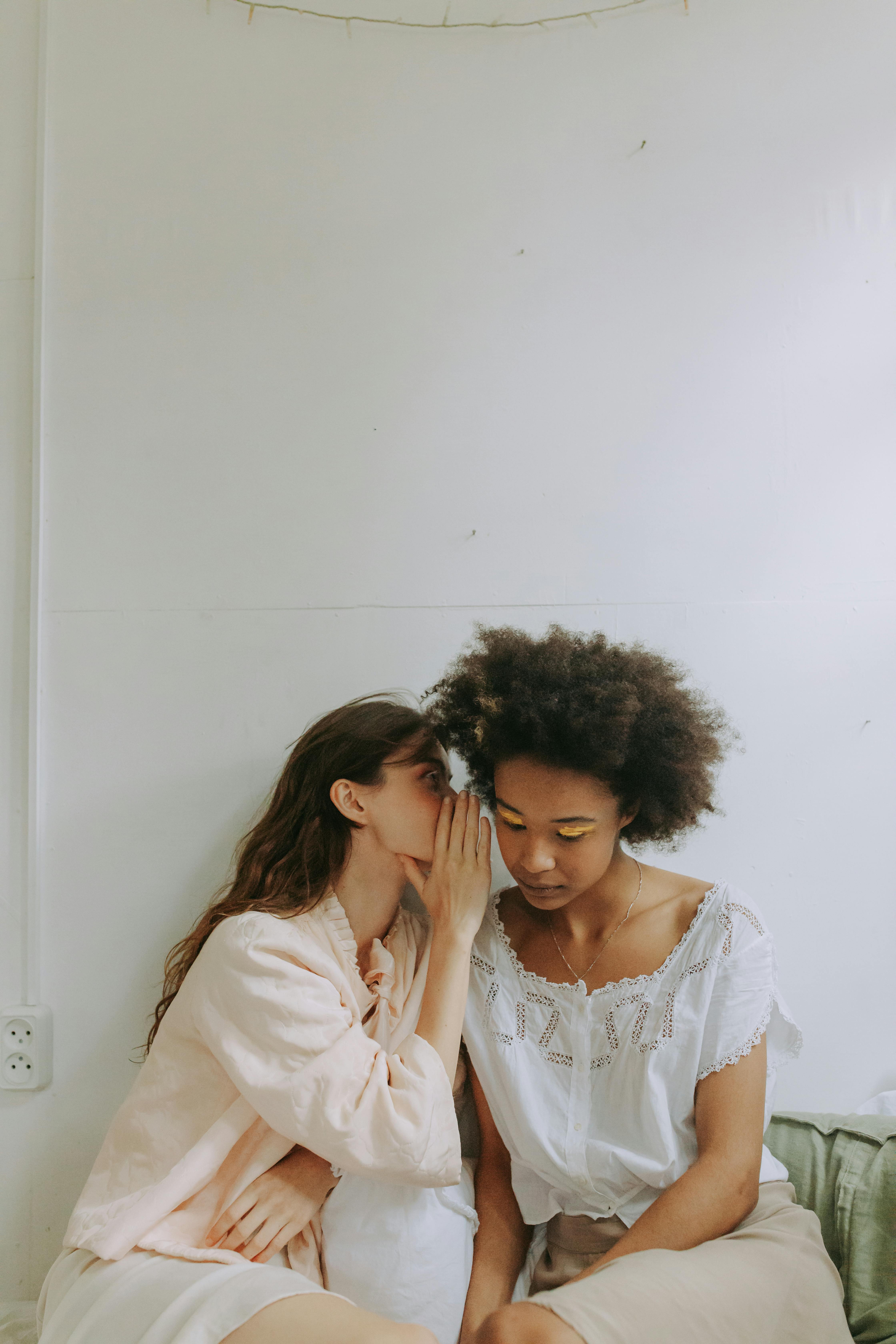 Two gossiping women | Source: Pexels