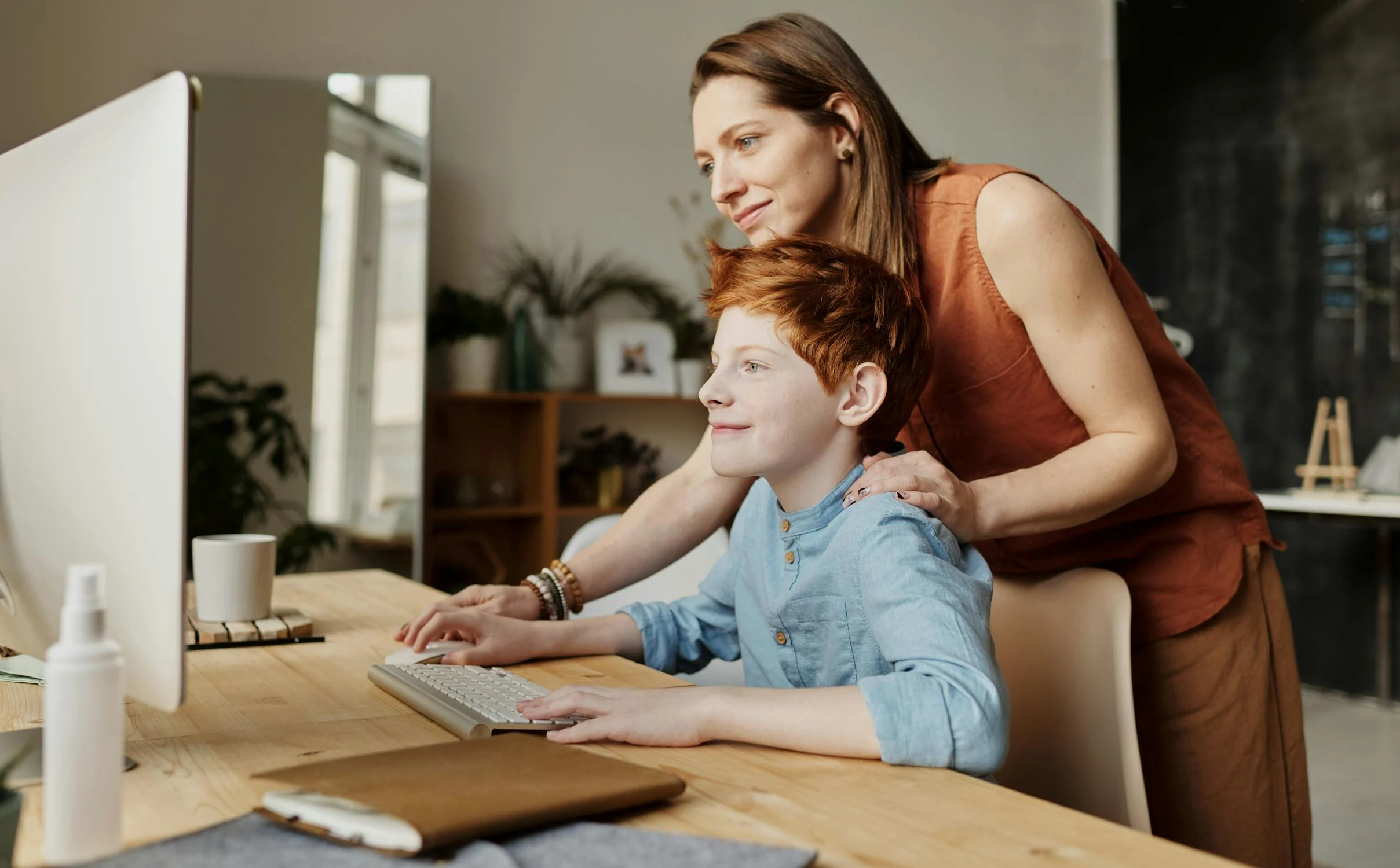 A woman and her son | Source: Pexels