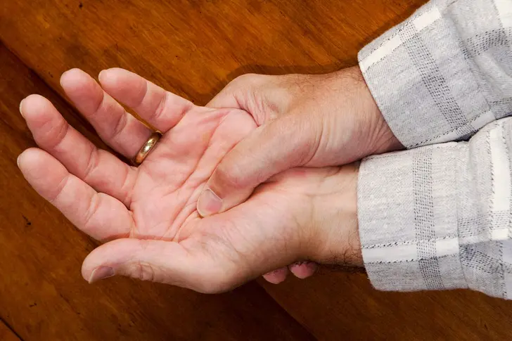 8 Unusual Signs Your Body May Need More Vitamin B12