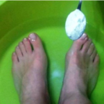 The Simple and Natural Method With Baking Soda or Salt: After the Treatment, Wear Cotton Socks