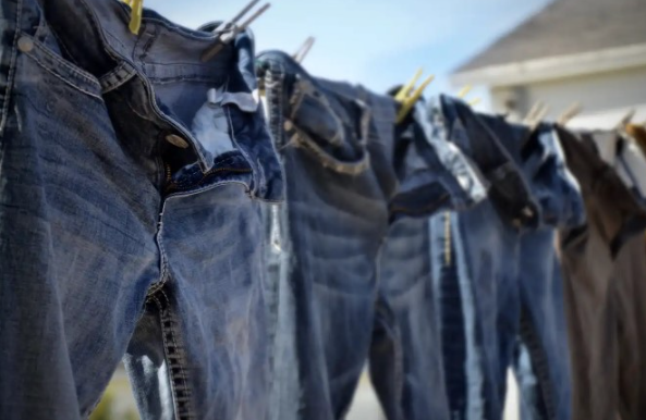 This Is the Mistake Many People Make With Jeans, and It May Be Why They Lose Color So Quickly