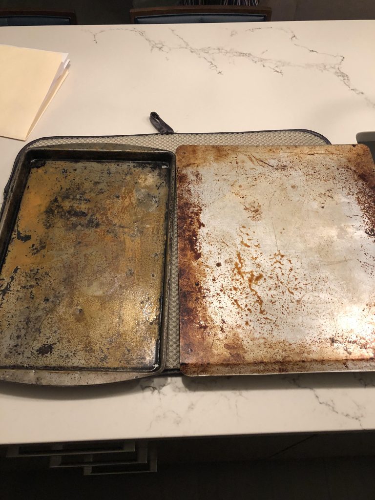 6 Easy Ways to Clean Baking Sheets at Home