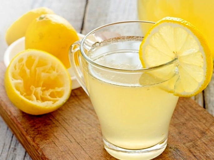 Lemon Water Can Be Good for You, But Timing Matters for Your Stomach