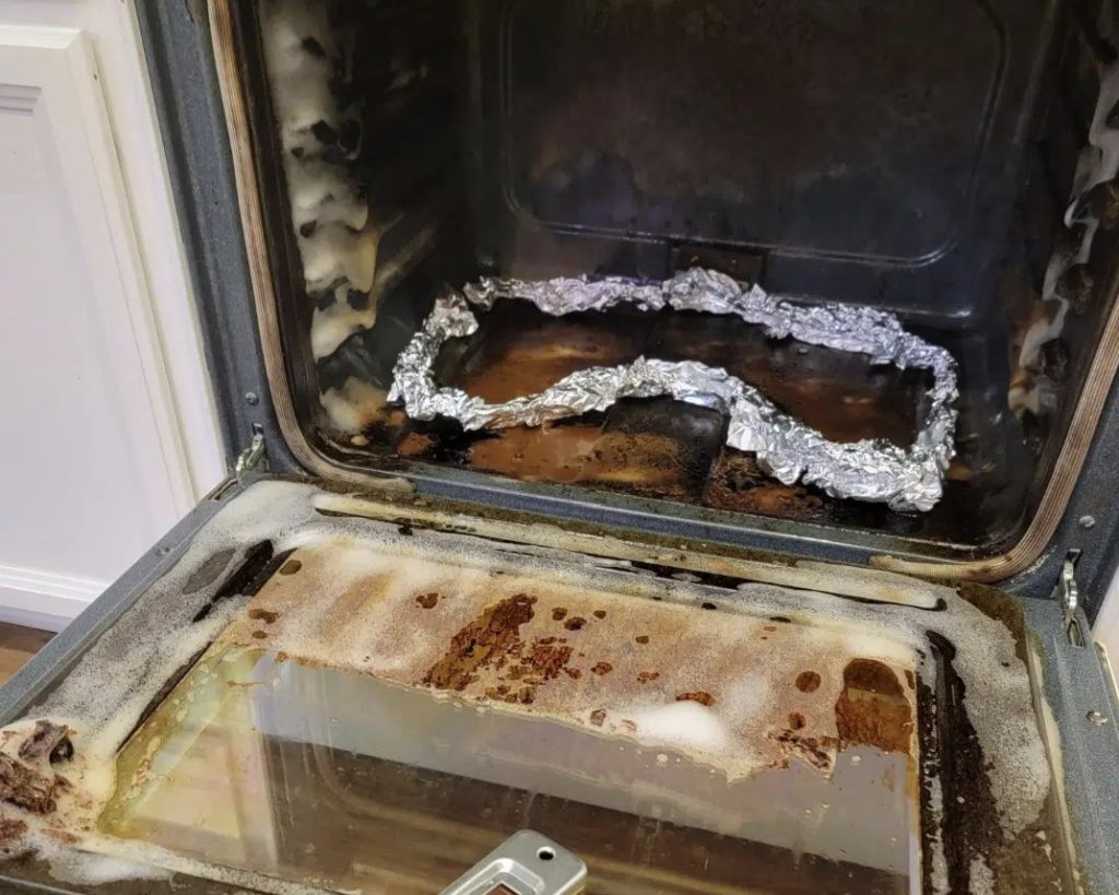 How to Clean Your Oven With Just One Ingredient