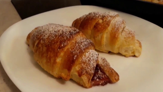 The Complete Homemade Recipe for 16 Croissants: No Need to Spend Money at the Bakery