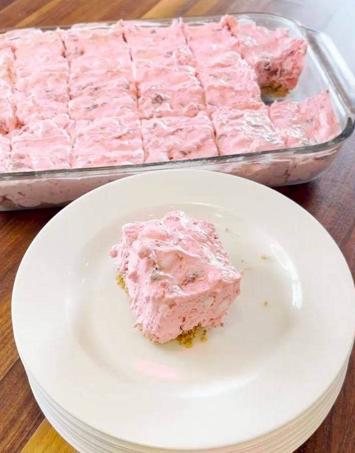 Grandma’s No-Bake Strawberry Delight