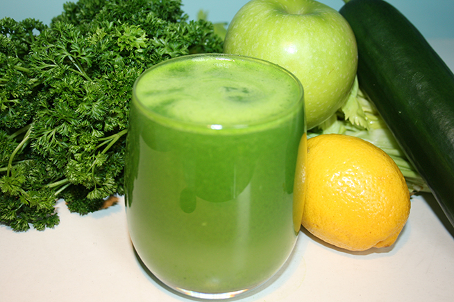 Parsley and Apple Drink: A Fresh Homemade Blend for Daily Wellness